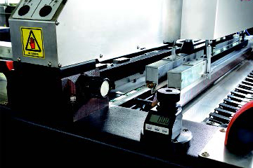 Screen printing plate compensation device